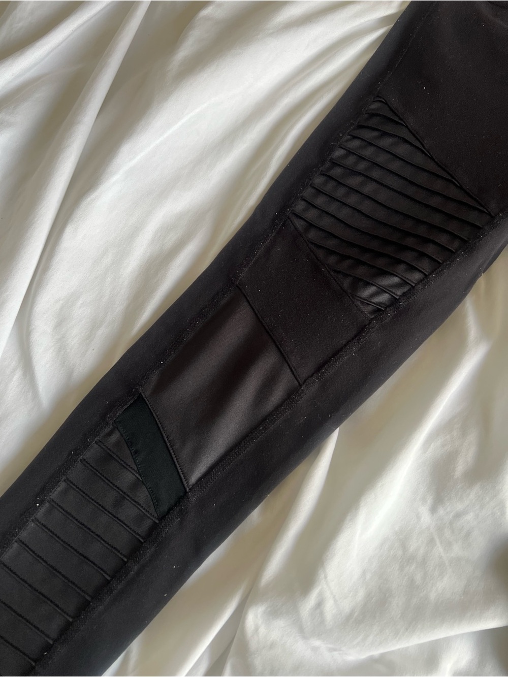 ALO Yoga Black Leggings - Picture 8 of 8